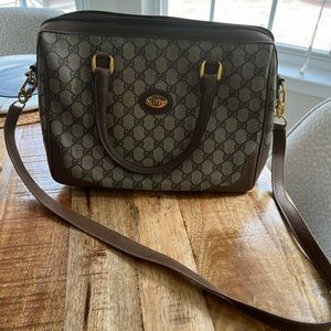 Vintage Gucci Handbag with removable shoulder strap and dust bag